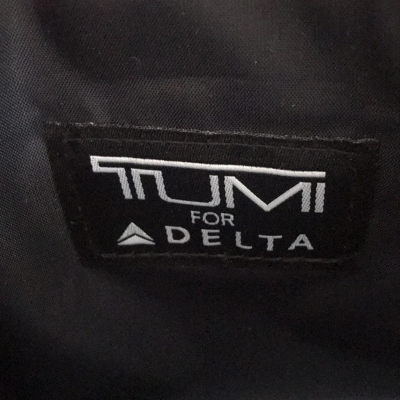 TUMI toiletry bag - Picture 2 of 3